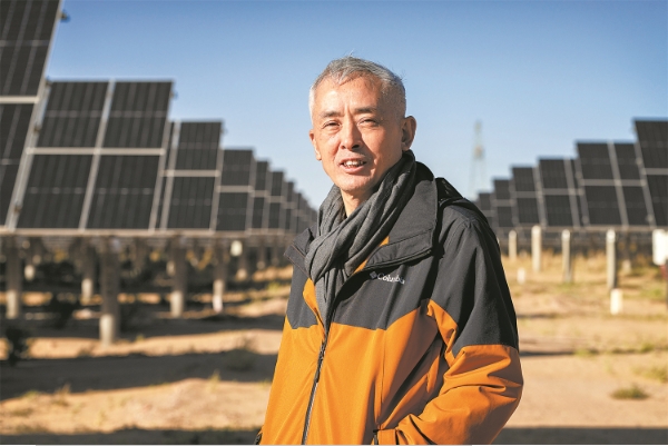 卢琦在中国林科院沙漠林业实验中心治沙试验场调研 联.png