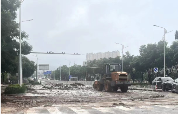 洪涝灾害破坏了原本安宁平静的家园.png