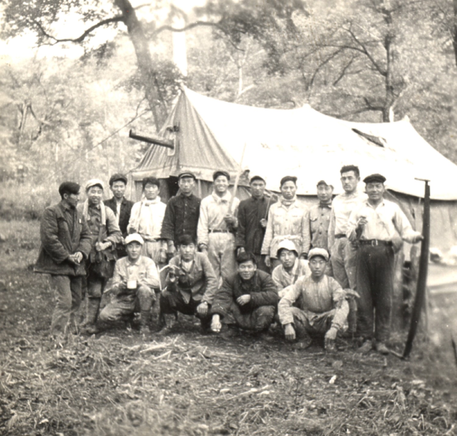 1956年黑龙江柴河林业局森调队员出工前合.jpg 1956年黑龙江柴河林业局森调队员出工前合.jpg